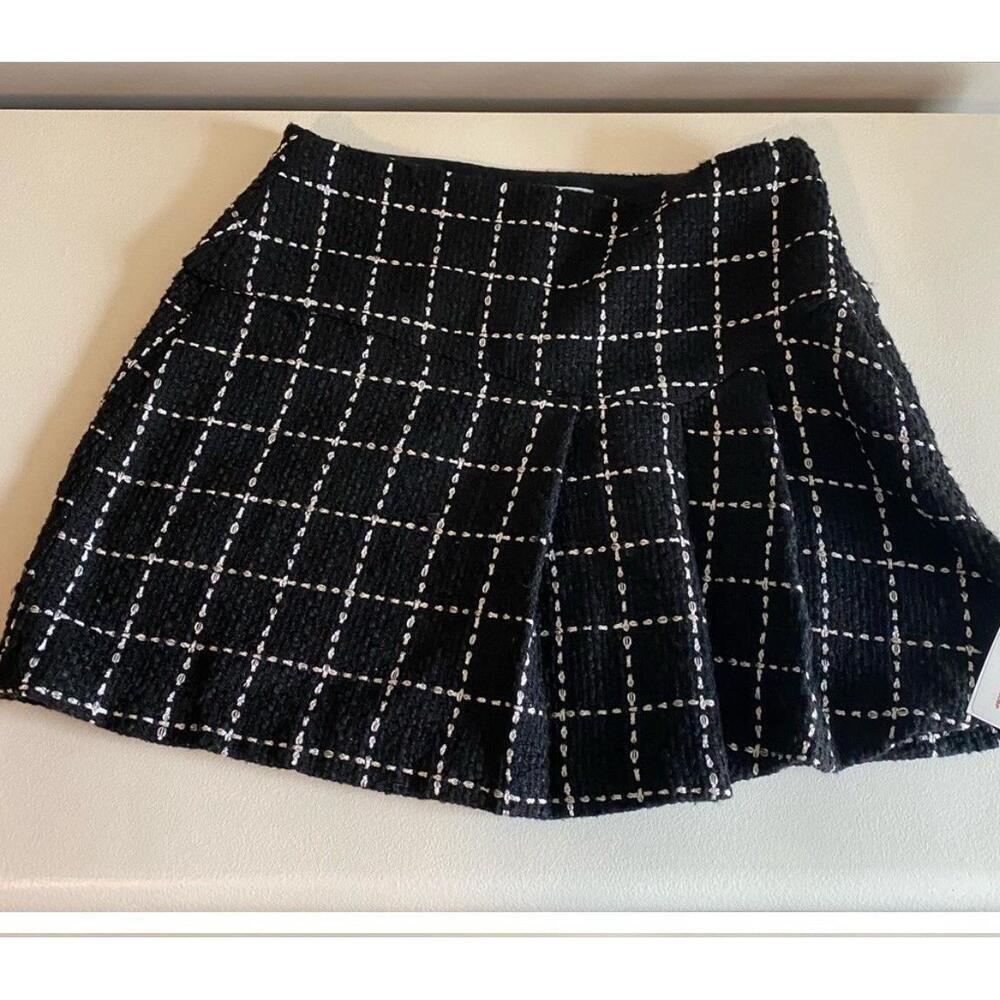 NEW BCBGeneration Tweed Mini Skirt Black White Plaid Pleated Sz 4 Dark Academia